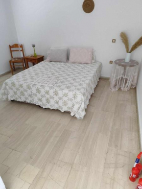 Γκαρσονιέρα ισογείου επιπλωμένη